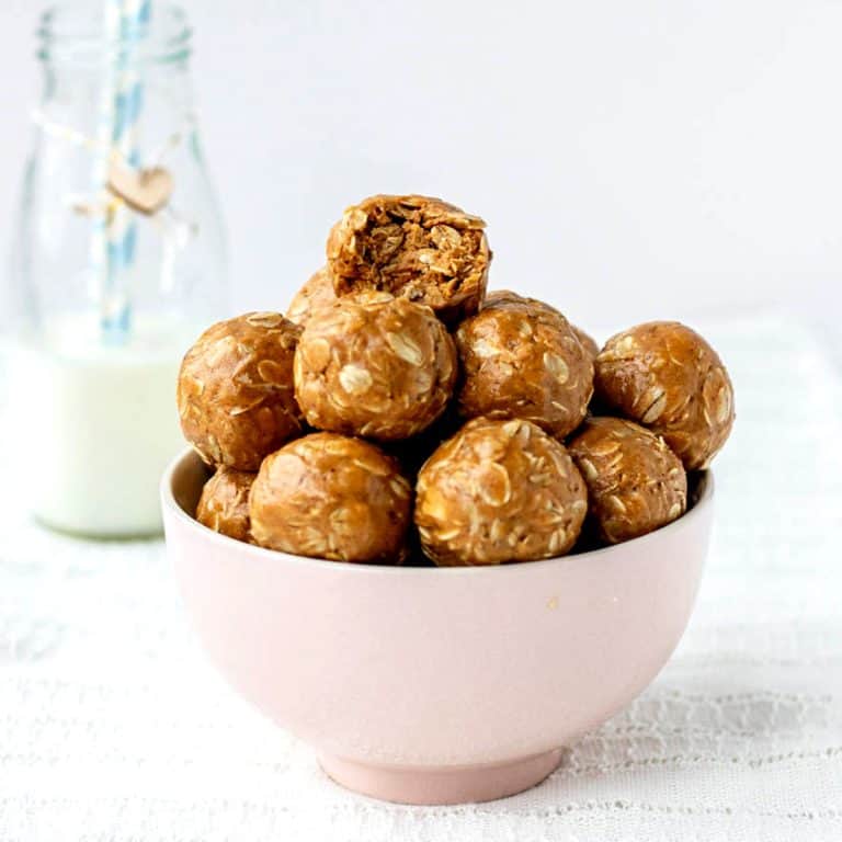 3-Ingredient Peanut Butter Oatmeal Balls {No Bake}