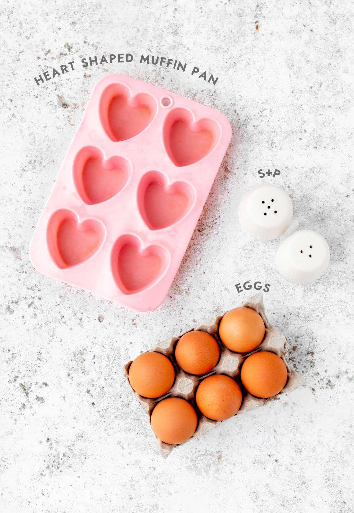 Ingredients required to make heart shaped eggs.